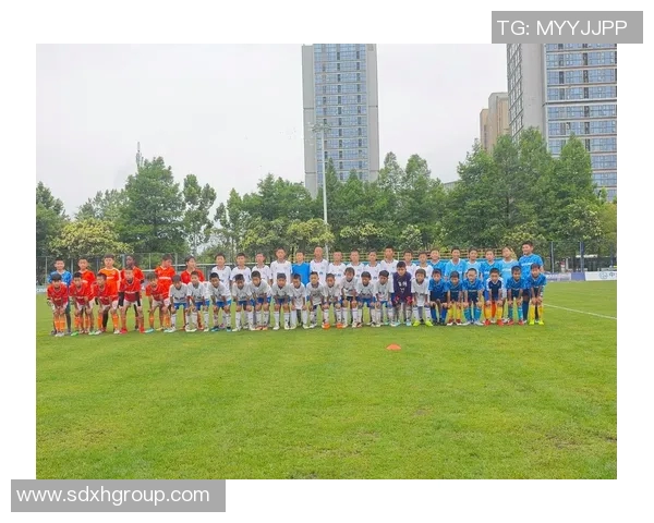 足球八一队奋勇拼搏展现团队精神助力中国足球崛起之路